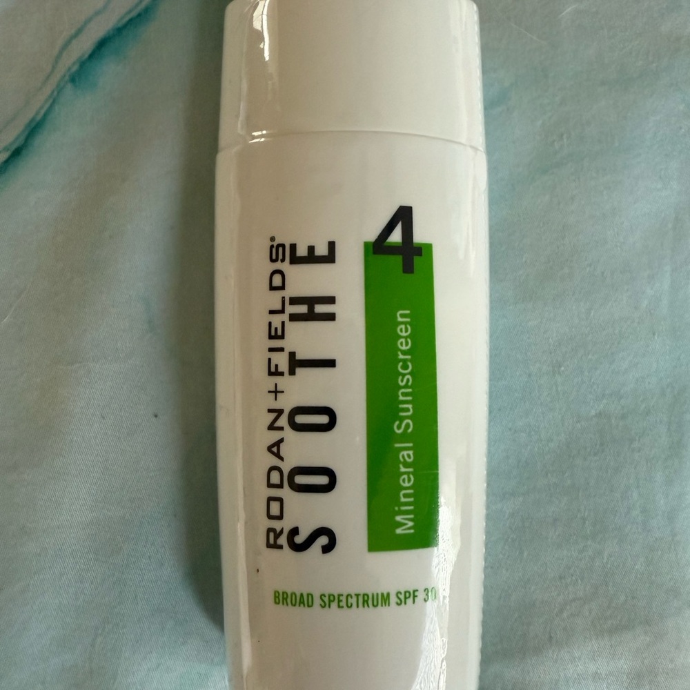 Rodan + Fields SOOTHE Daily Mineral Sunscreen SPF 30